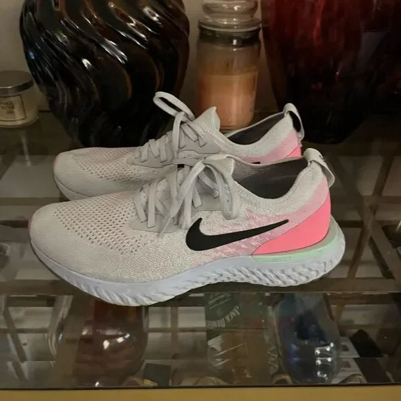 Nike Women's Gray and Pink Running Shoes Size 9.5 - Picture 3 of 5